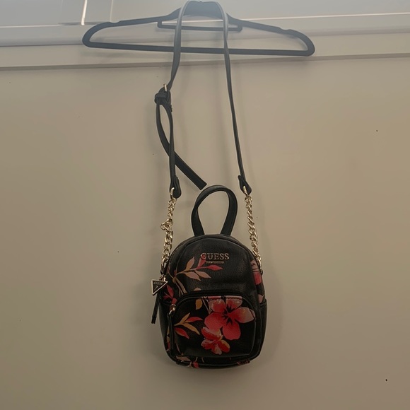 Small Flower Pattern Guess Bag - Picture 5 of 6